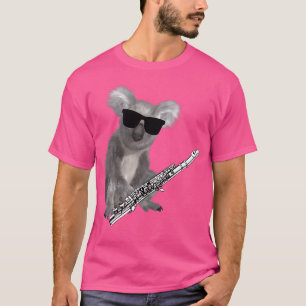 Funny Koala trägt Sonnenbrillen und spielt Flute T-Shirt