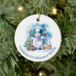 Funny Koch Snowman Weihnachtsschmuck<br><div class="desc">Mit unserem Funny Koch Snowman Weihnachtsschmuck fügen Sie Ihrem Urlaubsdekor einen Hauch Spaß und einen Sprinkle Magie hinzu. Ideal für den kulinarischen Liebhaber oder für alle,  die ein gutes Lachen Lieben,  dieses Ornament verfügt über einen skurrilen Schneemann-Koch,  der "Cooking Up Holiday Magic" ist!</div>