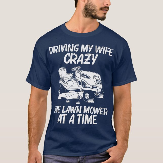 Funny Lawn Mowing Geschenk Frauen Mama Rasenmäher  T-Shirt (Vorderseite)
