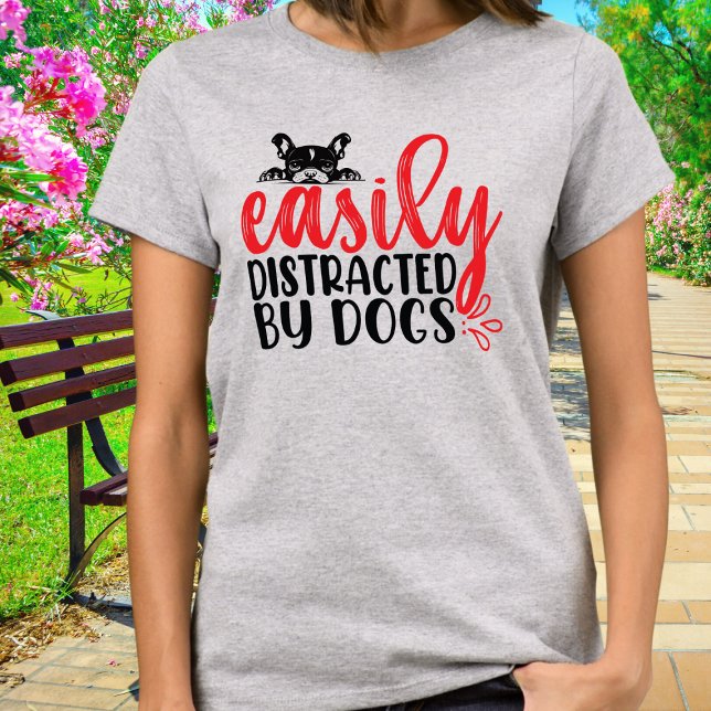 Funny leicht abgelenkt von französischen Bulldogs T-Shirt (Von Creator hochgeladen)