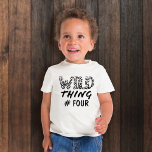 Funny Leopard Print, Zitat von Wild Things Baby T-shirt<br><div class="desc">Dieses niedliche und lustige Design ist perfekt für Ihre Kinder. Es enthält das Zitat "Wild Thing, (#), " (das auf eine beliebige Zahl angepasst werden kann) in Leopardengeflecht schwarze Typografie drucken. Es ist modern, spielerisch, unterhaltsam und cool; das perfekte Design, um Ihre Kinder zu schenken. (Matching Shirts sind für Mama...</div>