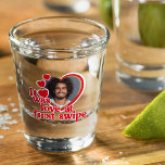 Funny Liebe Foto Schnapsglas<br><div class="desc">Dieses lustige Design ist perfekt für einen Valentinstag, Jubiläumsgeschenk oder zum Tragen am Junggeselinnen-Abschied! filtriert</div>