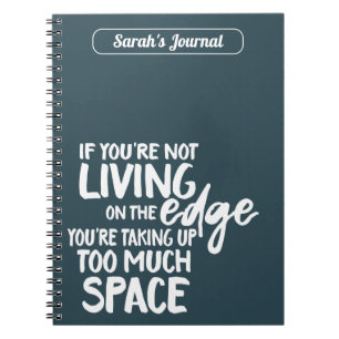 Funny Living on Edge Motivierend Sprichwort Blue Notizblock