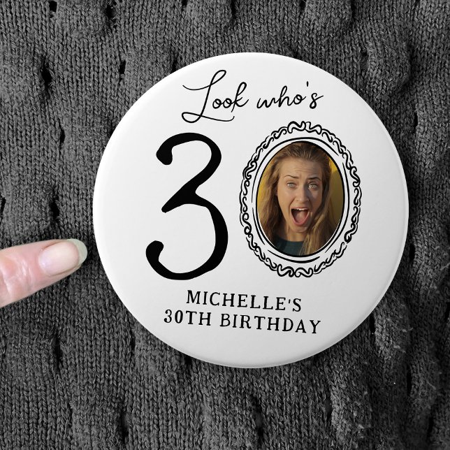 Funny Look Who's 30! Photo 30th Birthday Button (Von Creator hochgeladen)