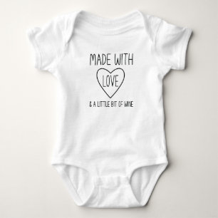 Funny Made mit Liebe Neugeborenes Baby Geschenk Strampler