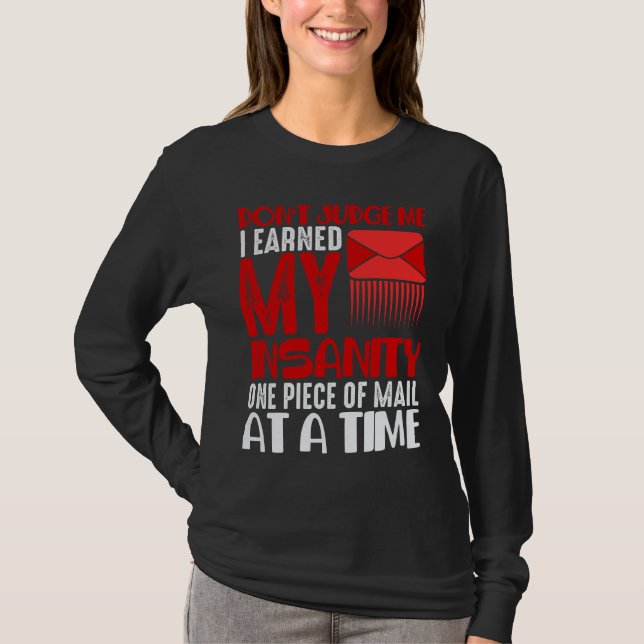 Funny Mailman Spaß Insanity Mail Carrier Sprichwor T-Shirt (Vorderseite)