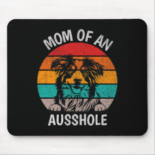 Funny Mama an einem australischen Schäferhund Auss Mousepad