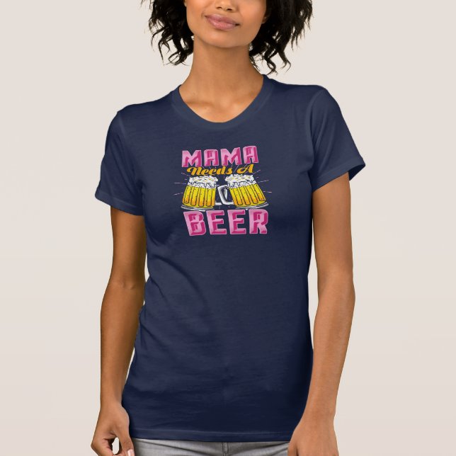 Funny Mama Drinks Gag Novelty T-Shirt (Vorderseite)