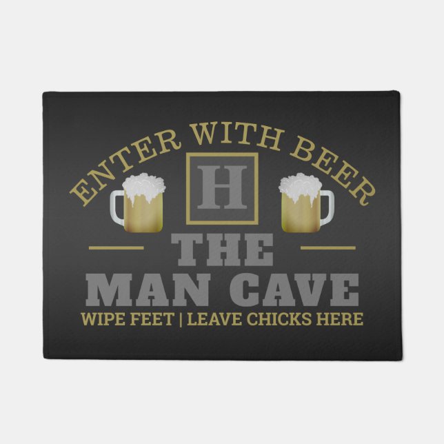 Funny MAN CAVE mit Monogram und Bier auf GRAU Fußmatte (Vorderseite)