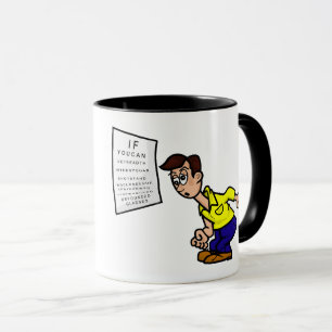 Funny Man versucht, die Tasse der Augendiagramme z