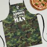 Funny Manly Camouflage Schürze<br><div class="desc">Fantastische männliche Schürze mit Tarnmuster-Hintergrund,  Messer,  Folk & Löffel-Logo und dem Sprichwort "Dies ist eine männliche Schürze,  für einen männlichen Mann".</div>