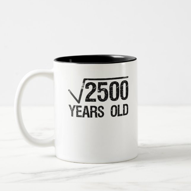 Funny Mathe Problem Square Wurzel von 2500 gleich  Zweifarbige Tasse (Links)