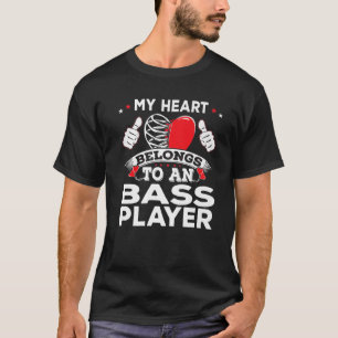 Funny mein Herz gehört zu einem Bass Player Valent T-Shirt