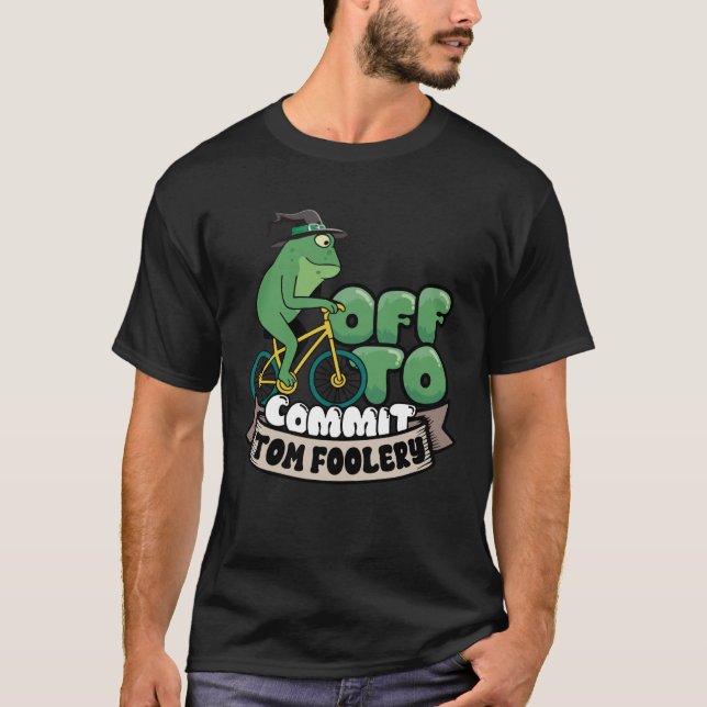 Funny Meme Off to Commit Tomfoolery Wizard Frog Lo T-Shirt (Vorderseite)