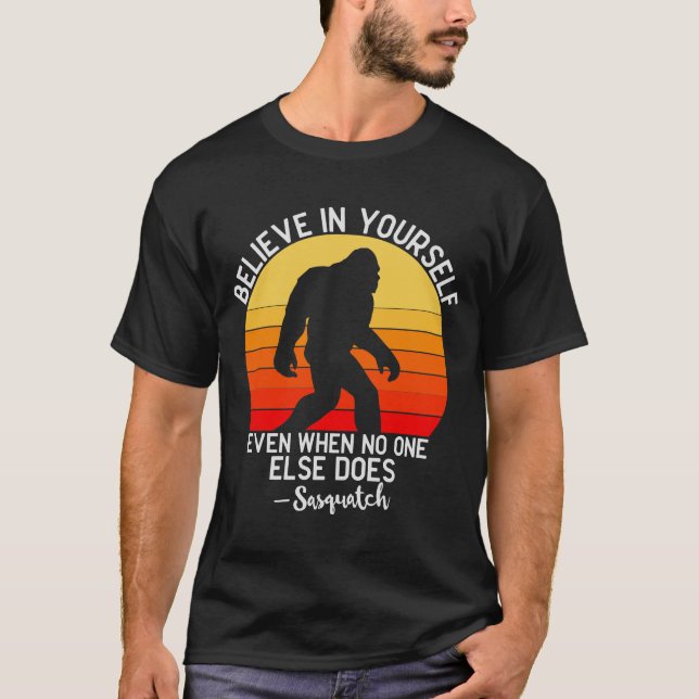 Funny Message von Big Foot/Sasquatch T-Shirt (Vorderseite)