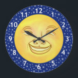 Funny Moon Man Außenraum Vintag Große Wanduhr<br><div class="desc">Dieses originelle Uhrendesign stammt aus einem antiken Bild eines lächelnden Mondgesichts. Es könnte auch die Sonne sein. Es hat ein breites Lächeln und ein wenig gekreuzte Augen - weil es auf der Nase starrt. Die Zahlen sind weiß auf einem Feld von grauen Sternen in einem blauen Himmel / Himmel. Dies...</div>