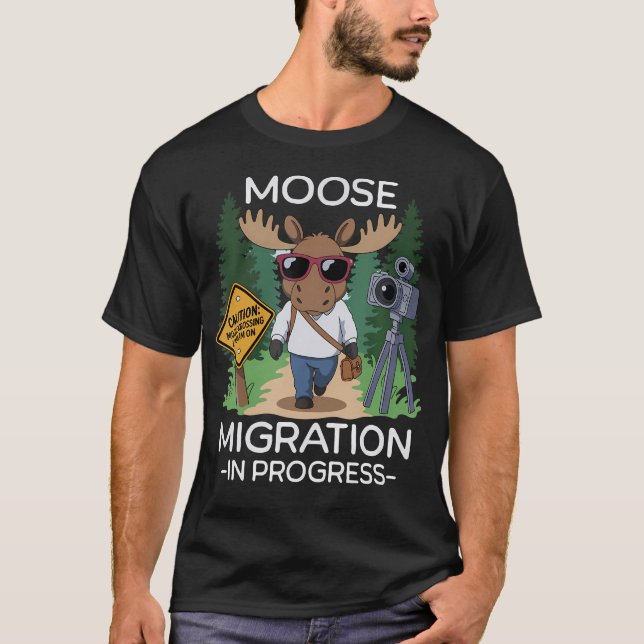 Funny Moose Migration In Progress Moose Crossing C T-Shirt (Vorderseite)
