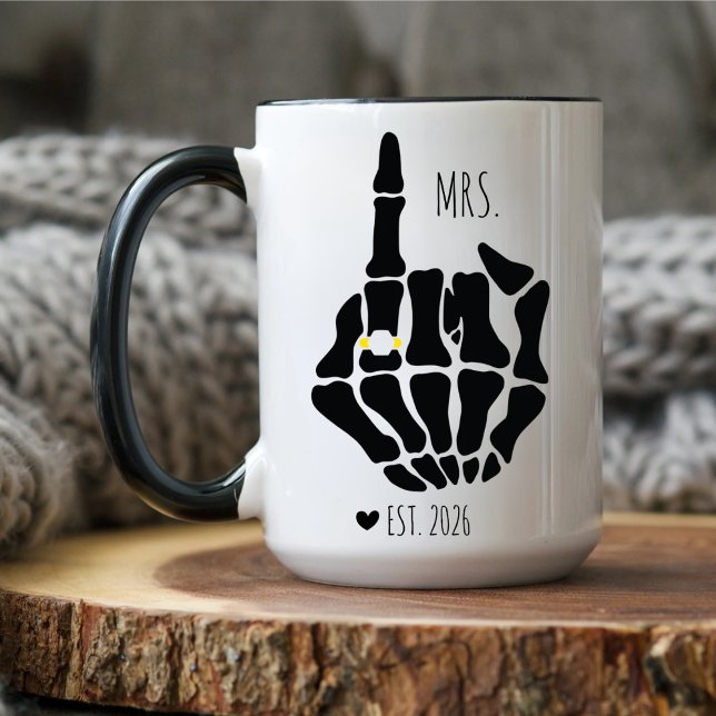 Funny Mr. und Mrs., Bride Skeleton Hand Wedding Ge Tasse (Von Creator hochgeladen)