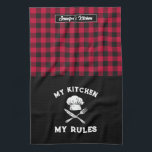 Funny My Kitchen My Rules Red Black Kariert Patter Geschirrtuch<br><div class="desc">Das coole Küchenhandtuch macht das Kochen noch angenehmer. Personalisiertes Geschenk für Familie und Freunde, die Liebe Kochen, Backen und probieren neue Rezepte in der Küche. Passen Sie die Formulierung an Ihren Anlass an. Mit dem Design-Tool können Sie den Schriftart-, Schriftart- und Schriftart-Typ weiter ändern.</div>