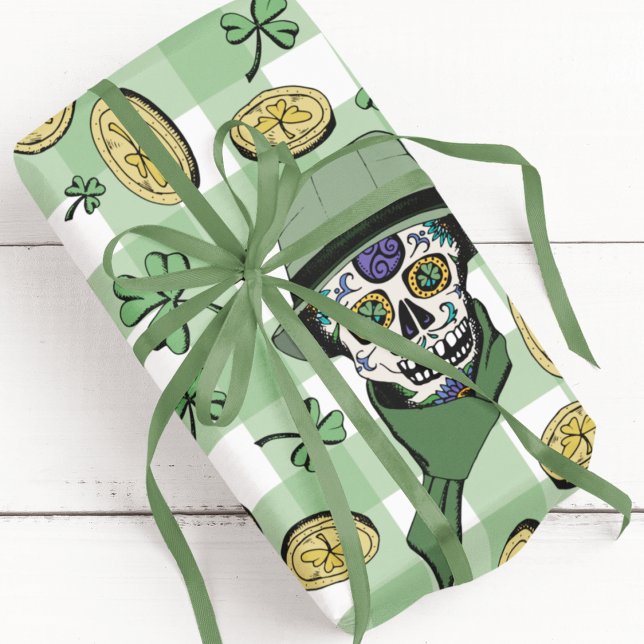 Funny n' Festival Green Irish Sugar Skulls & Coins Geschenkpapier (Funny & festive, these Irish sugar skulls are wearing hats and scarves and spreading luck and cheer!)