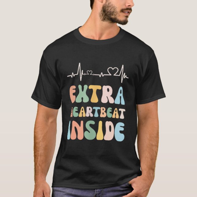 Funny New Mom Extra Heartbeat Inside Pregnancy Ann T-Shirt (Vorderseite)