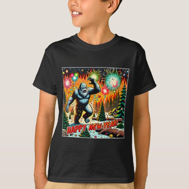Funny New Years Eve 2024 Bigfoot And Fireworks Hum T-Shirt (Vorderseite)
