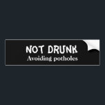 Funny nicht Betrunken Vermeiden von Potholes Autoaufkleber<br><div class="desc">Dieses Design entstand durch digitale Kunst und kann in dem Bereich personalisiert sein, der durch das Ändern des Fotos und/oder Textes zur Verfügung gestellt wird. Oder Sie können es anpassen, indem Sie den Mausklick auswählen, um weitere Optionen anzupassen, um die Farbe des Hintergrunds zu löschen oder zu ändern, Text hinzuzufügen,...</div>