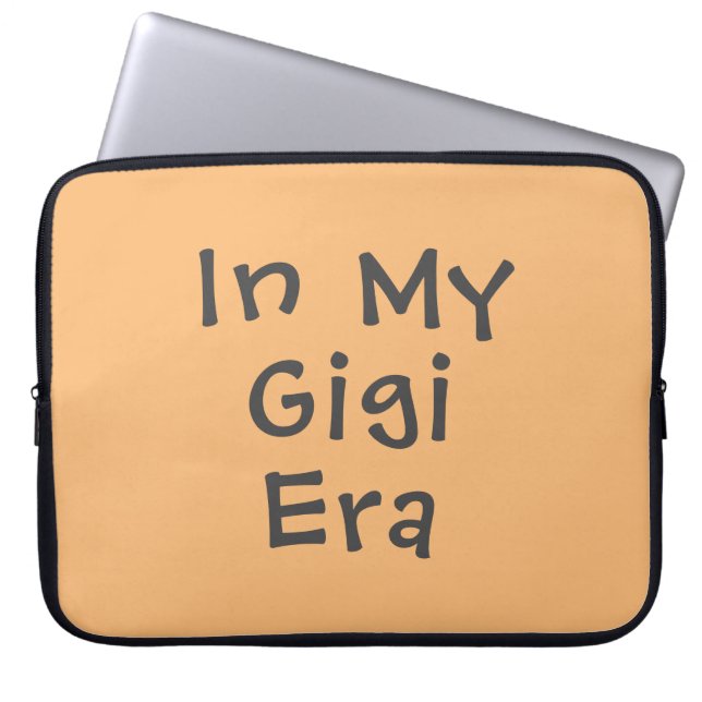 Funny Niedlich in meinem Gigi Era Peach Laptopschutzhülle (Vorderseite)