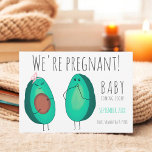 Funny niedlich trächtige avocado Paare Schwangersc Ankündigung<br><div class="desc">Wir sind schwanger! Niedliche Avocado-Schwangerschaftsankündigung mit einer lustigen Illustration von ein paar Avocado.</div>