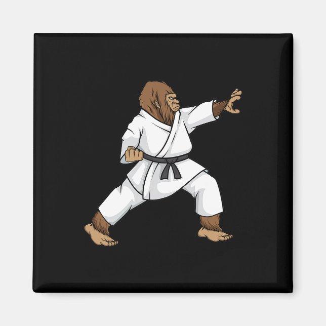 Funny Ninja Bigfoot Doing Karate mit Samurai Desi Magnet (Vorne)