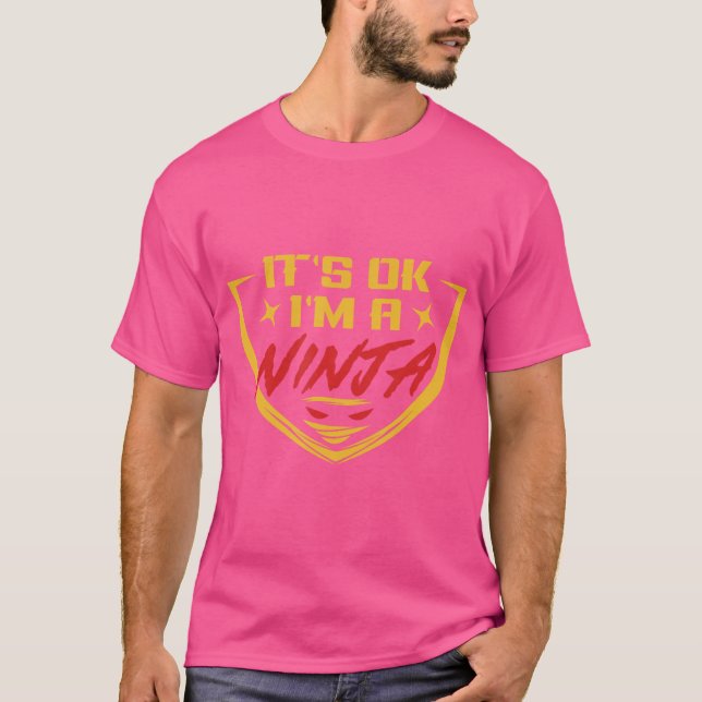 Funny Ninja Kriegrior Es ist ok, ich bin ein Ninja T-Shirt (Vorderseite)