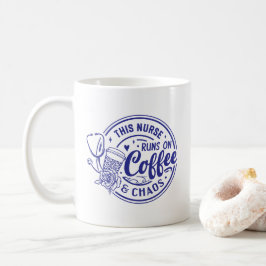 Funny Nurse läuft auf dem Coffee Chaos Kaffeetasse