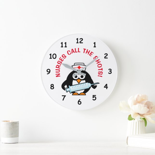 Funny nursing wall clock with cute penguin nurse große wanduhr (Zuhause)