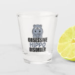 Funny Obsessive Hippo-Störung Schnapsglas<br><div class="desc">Ein großartiges Nilpferd für jemanden,  der von Nilpferden besessen ist. Eine lustige,  obsessive Hippo-Störung ist ein Geschenk für einen Grautierliebhaber.</div>