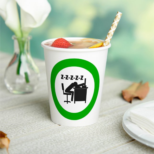 Funny Office Worker-Schlafen am Schreibtisch Pappbecher (Von Creator hochgeladen)