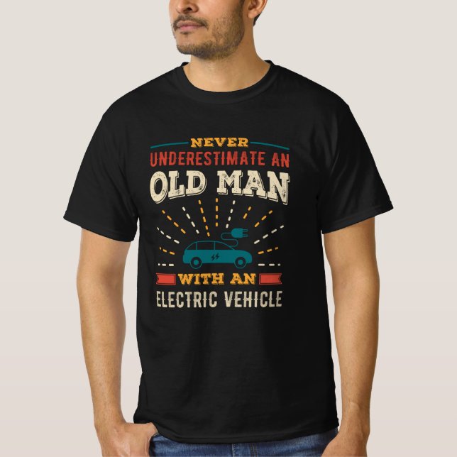 Funny Old Man mit Elektrofahrzeug EV Retro Geschen T-Shirt (Vorderseite)