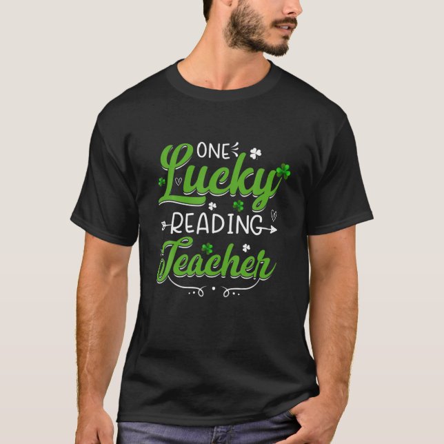 Funny One Lucky Reading Teacher St. Patrick's Day T-Shirt (Vorderseite)