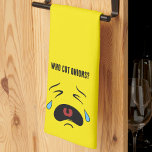 Funny Onions Emoticon Sad Cry Face Emoji Geschirrtuch<br><div class="desc">Dieses traurige kleine Emoji Gesicht hat einen schlechten Tag,  weil jemand Zwiebeln schneidet. Sie können den Text jedoch ändern,  wenn Sie gewollt haben! Schüttelgesicht mit hellgelbem Hintergrund. Gutes Geschenk für Freunde oder Familie. Funny Onions Emoticon Sad Cry Gesicht Emoji Küchentuch.</div>