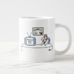 Funny Orthopedist Cartoon TV Breaking News Jumbo-Tasse<br><div class="desc">Der Funny Orthopädist Cartoon TV Breaking News Tasse präsentiert einen glücklichen orthopädischen Chirurgen in seinem Arztbüro am Schreibtisch, der seine Lieblingsfernsehzeitschrift mit seinem an der Wand hängenden Diplom anschaut. Fügen Sie Ihre persönliche MESSAGE auf der Rückseite ein. Fügen Sie einfach den Namen des behandelnden Arztes oder einen besonderen Wunsch oder...</div>