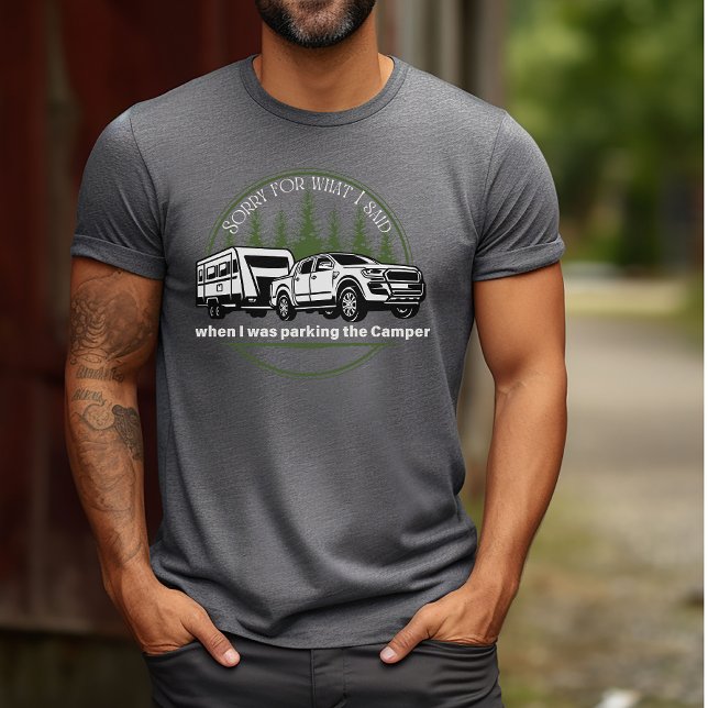 Funny Outdoor Green Forest Print Camping Trailer T-Shirt (Von Creator hochgeladen)