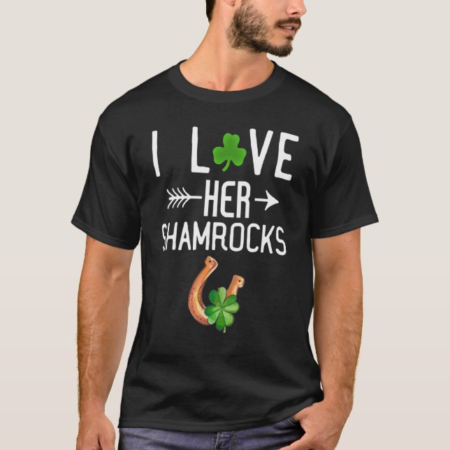 Funny Paares St Pattys St Patricks Day I Love Her T-Shirt (Vorderseite)