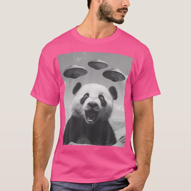 Funny Panda Selfie mit Ufos Weird Panda T-Shirt (Vorderseite)