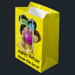 Funny People Birthday Balloons Mittlere Geschenktüte<br><div class="desc">Balloons mit Lächeln,  Augapfel und Haaren auf gelbem Hintergrund für Geburtstage oder andere Veranstaltungen einer Gruppe oder Familie. Die Hintergrundfarbe kann geändert werden.</div>