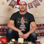 Funny Personalisiert Christmas Gnome T-Shirt<br><div class="desc">Dieses lustige Winterurlaub-Design mit einem Weihnachtsgnom,  das lautet: Der Papa gnome. Machen Sie sich Ihr eigenes Set für die Familie!</div>