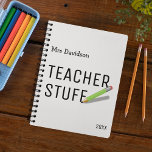 Funny Personalisiert Teacher Stuff Planer<br><div class="desc">Dieser coole,  moderne personalisierte Planer enthält den Text "LEHRER STUFF",  einen Stift und personalisiert mit dem Lehrernamen und dem Lehrerjahr.</div>