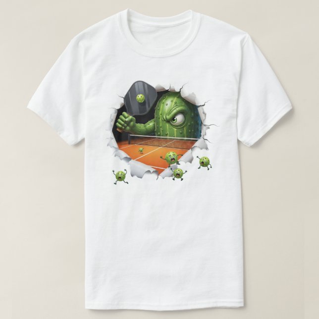 Funny Pickleball Creature Dominates Court Scene T-Shirt (Design vorne)