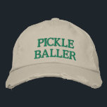 Funny Pickleball Lover Zitat Einzigartiges Geschen Bestickte Baseballkappe<br><div class="desc">Zeigen Sie Ihre Liebe für Pickleball mit diesem stilvollen Pickleballer bestickt verzweifelten Papa Hut! Mit fett grünen Schriftzeichen auf klassisch neutralem Hintergrund ist dieser Hut perfekt für lässige Abnutzung am und vor dem Hof. Egal, ob Sie ein erfahrener Profi sind oder nur eine Liebe spielen, dieses spielerische Design ist ein...</div>
