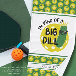 Funny Pickleball Pickle I BIN EINE GROSSE DILL Handtuch<br><div class="desc">Funny, personalisierte, benutzerdefinierte Farbe Pickleball Sport Handtuch für den Pickleball-Enthusiast mit dem humorvollen Sprichwort I'M KIND OF A BIG DILL mit einem Dillpickle und pickleball und einem Namen, Monogramm oder benutzerdefinierten Text in Ihrer Wahl der Farben. Gutes Geschenk für ihn, sie oder Team. HILFE: Für Hilfe bei Designänderungen oder Personalisierungen,...</div>