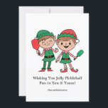 Funny Pickleball Weihnachtselfen, Custom Text Feiertagskarte<br><div class="desc">Mit dieser bezaubernden Weihnachtskarte servieren wir Ihnen ein wenig Urlaubsstimmung! Mit einer niedlichen Elfe, die Pickleball und Platz für Ihren personalisierten Text spielt, ist diese Karte der perfekte Weg, sich mit anderen Spielern, Clubs und Trainern zu verbinden. Auch ideal, um die Freude am Pickleball zu Ihren Freunden und Ihrer Familie...</div>