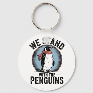Funny Pinguin Resist Protest gegen Tarrifs Schlüsselanhänger